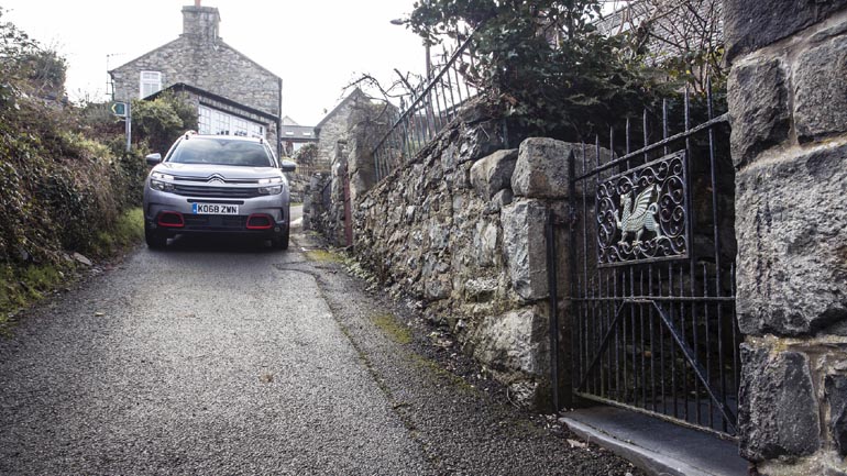 Στον πιο απότομο δρόμο του κόσμου με το Citroen C5 Aircross